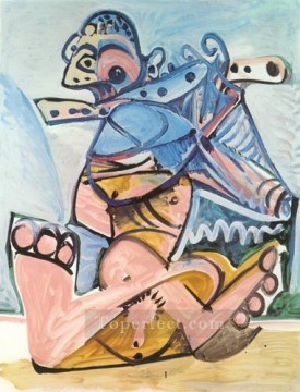 パブロ・ピカソ Painting - 座ってフルートを吹く男性 1971年 パブロ・ピカソ